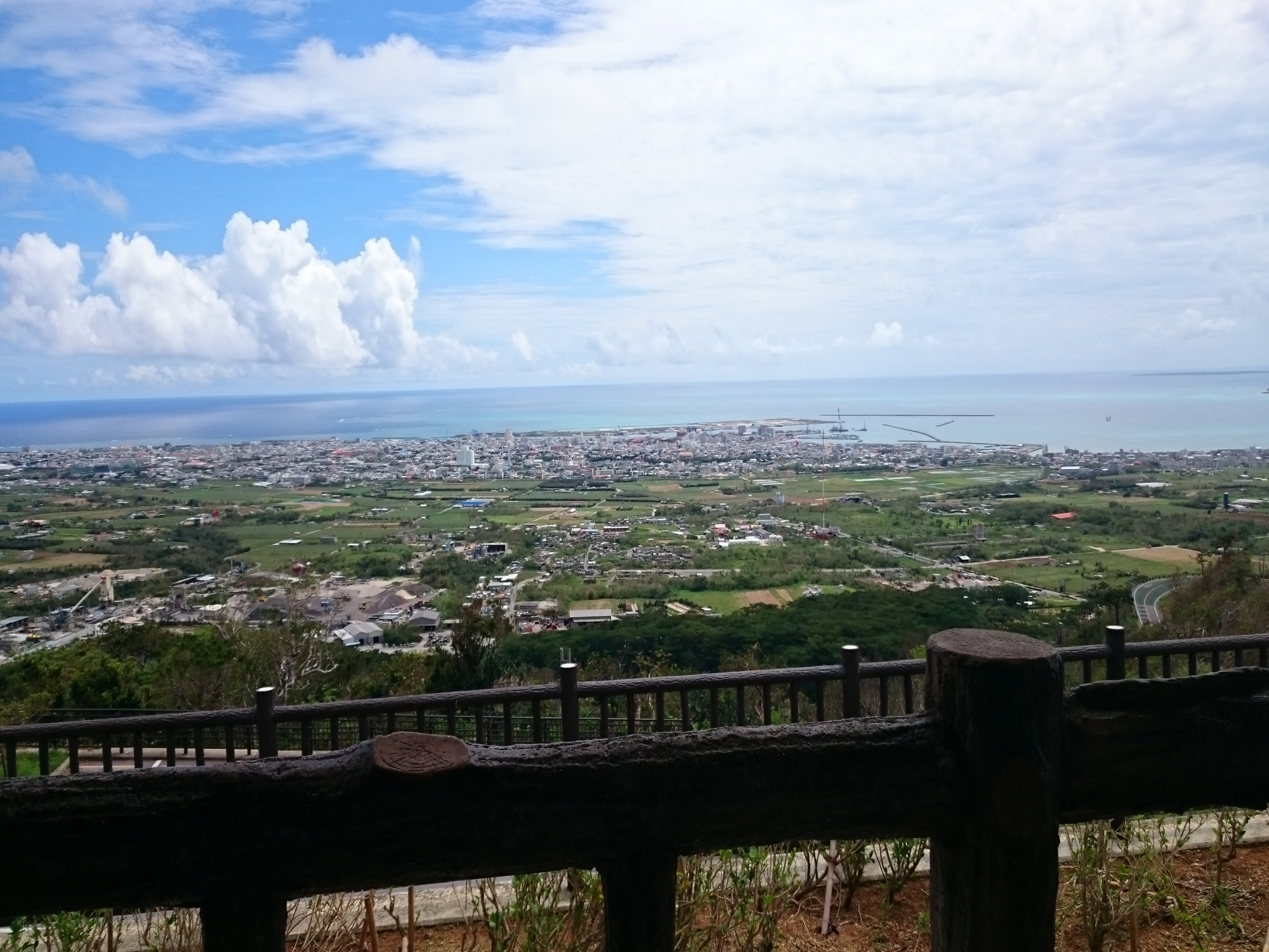 2000-石垣島市内を見下ろす